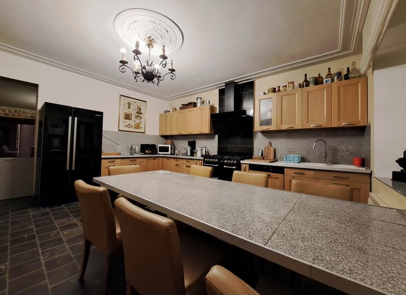 Maison - 213 m² - 10 pièces