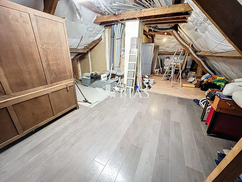 Maison - 230 m² - 7 pièces