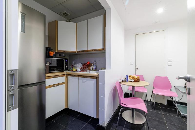 Local commercial - 224 m² - 9 pièces