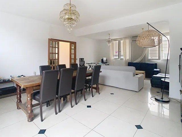 Maison - 178 m² - 6 pièces