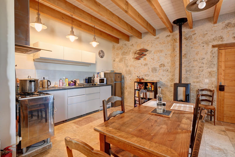 Maison - 374 m² - 13 pièces