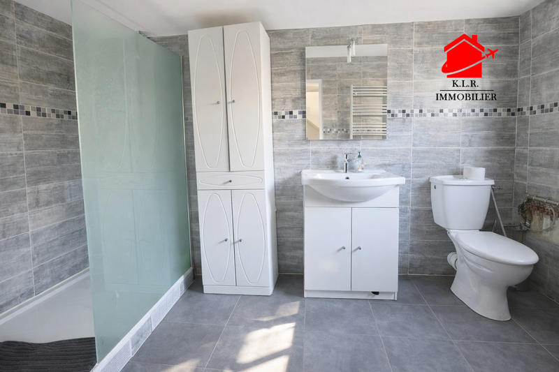 Maison - 202 m² - 8 pièces