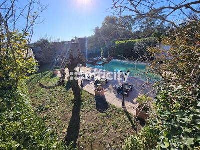 Maison - 208 m² - 11 pièces