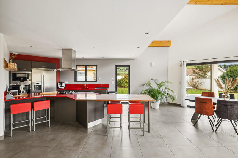 Maison - 140 m² - 6 pièces