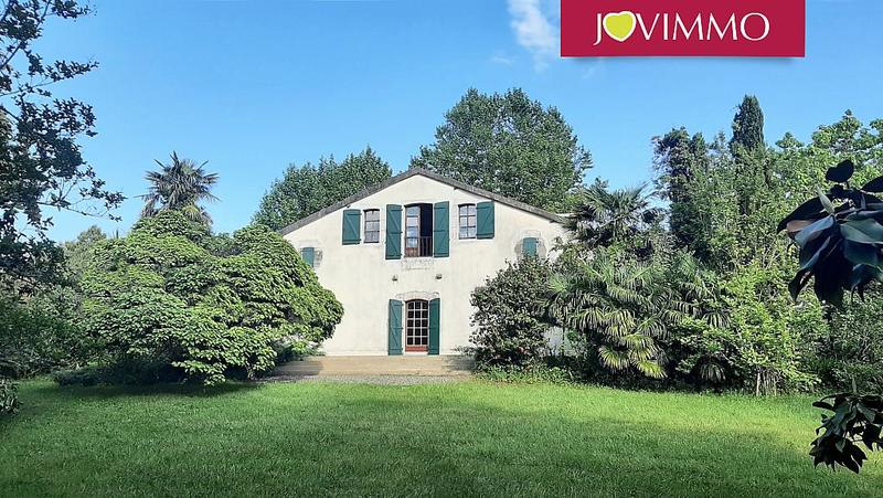 Maison - 317 m² - 8 pièces