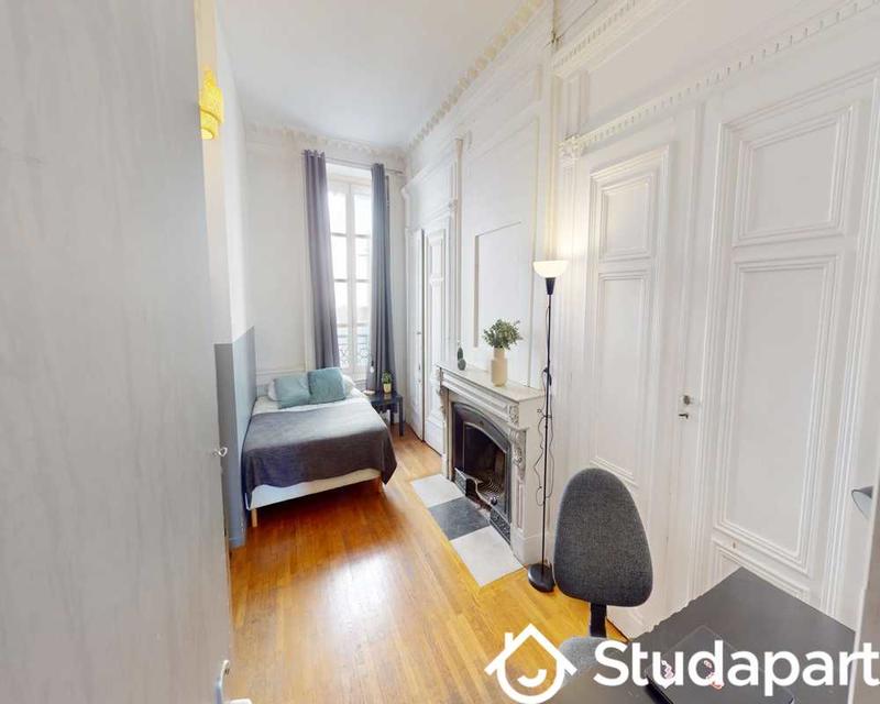 Chambre - 130 m² - 1 pièce