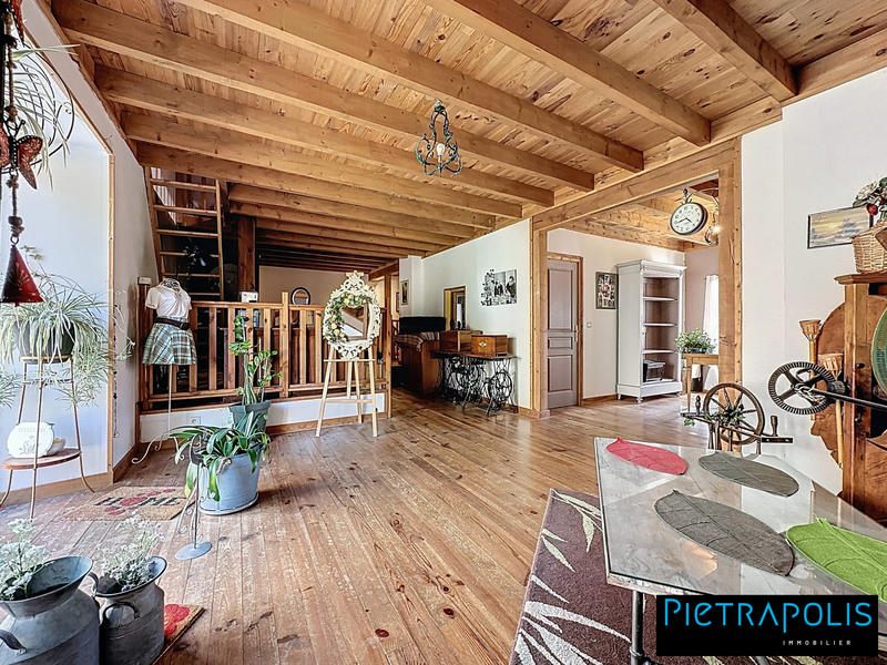 Maison - 278 m² - 6 pièces