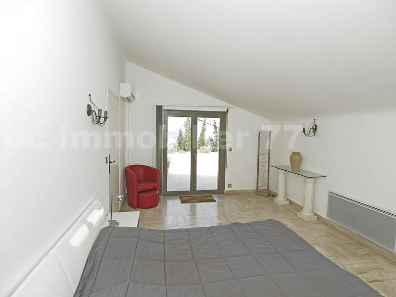 Villa - 200 m² - 6 pièces