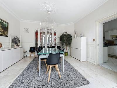 Maison - 280 m² - 9 pièces