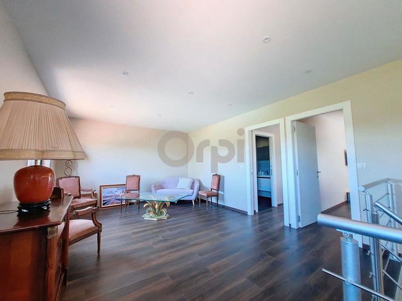 Propriété - 262 m² - 5 pièces