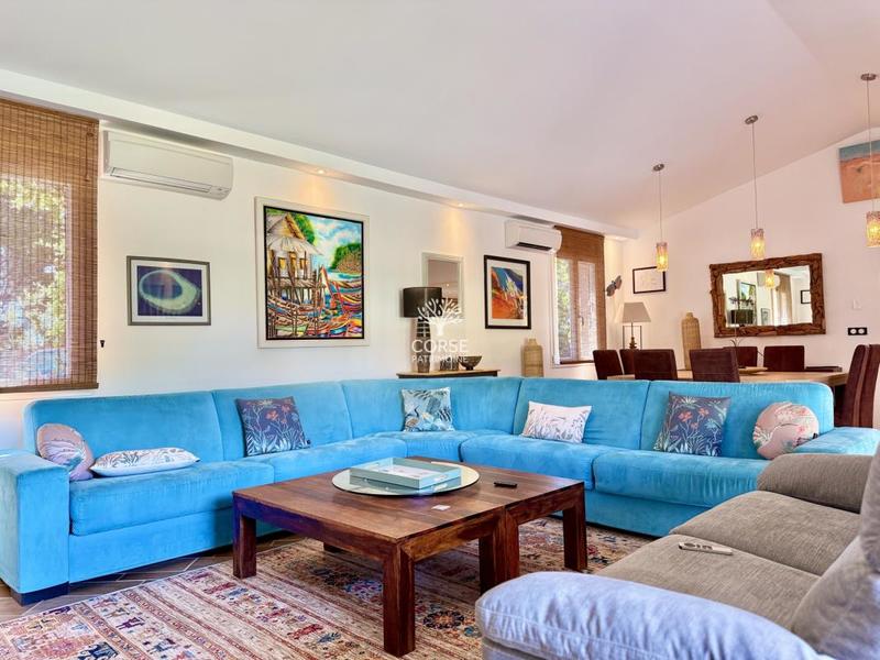 Propriété - 242 m² - 7 pièces