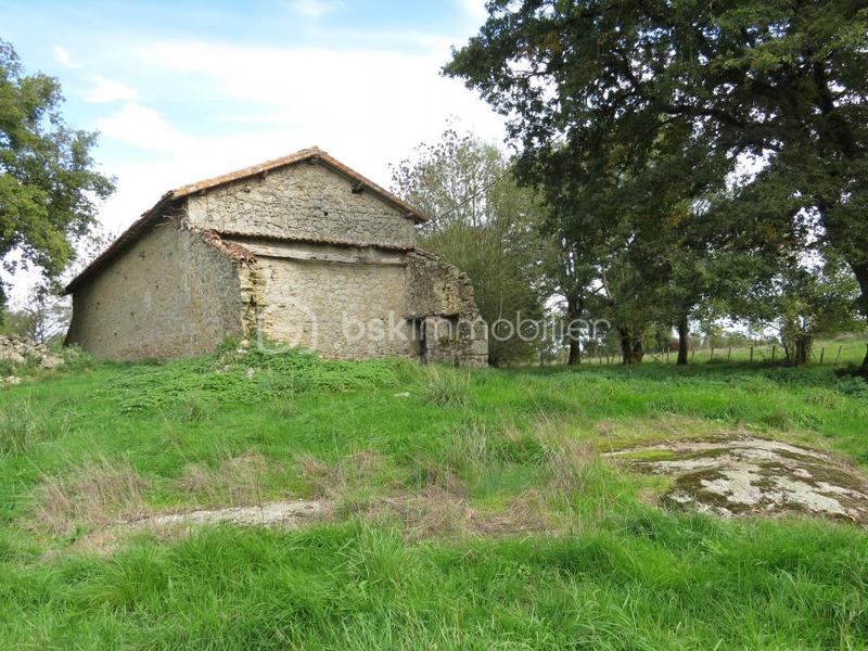 Maison ancienne - 1 140 m² - 2 pièces