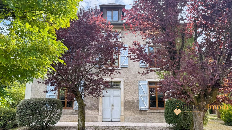 Maison - 218 m² - 10 pièces