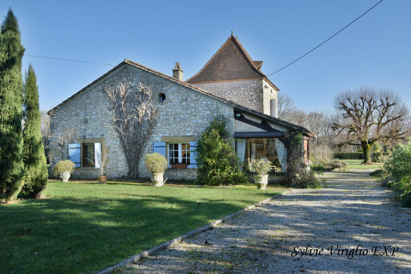 Maison - 207 m² - 6 pièces