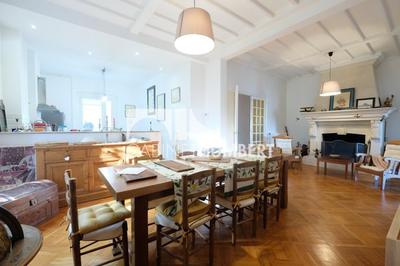 Maison - 275 m² - 8 pièces