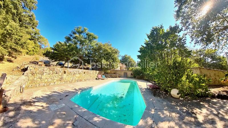 Maison - 210 m² - 8 pièces