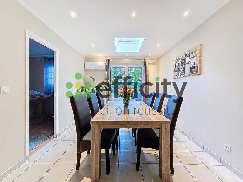 Maison - 94 m² - 5 pièces