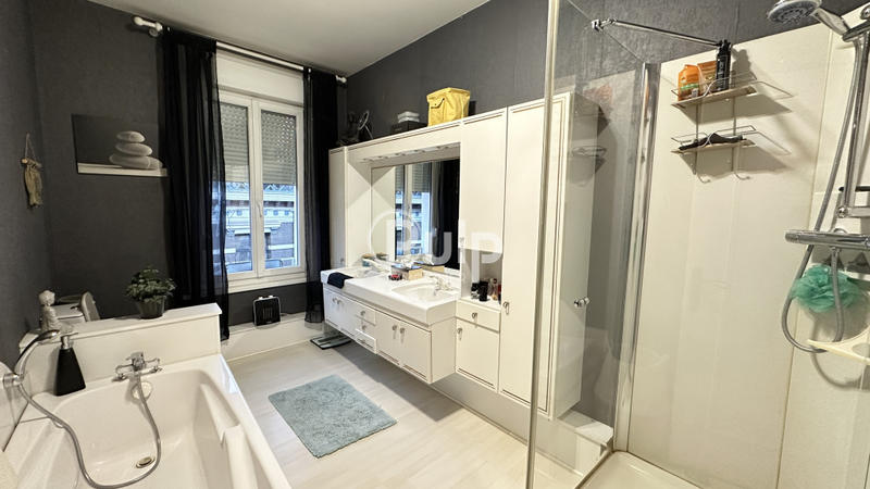 Immeuble - 204 m² - 9 pièces