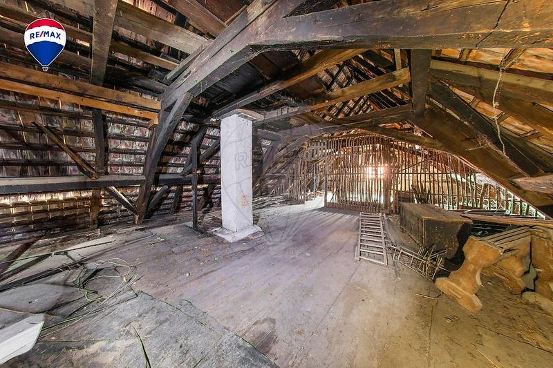 Maison - 222 m² - 7 pièces