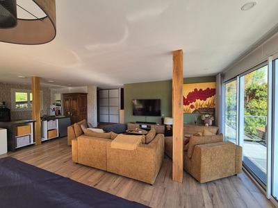 Maison - 221 m² - 7 pièces