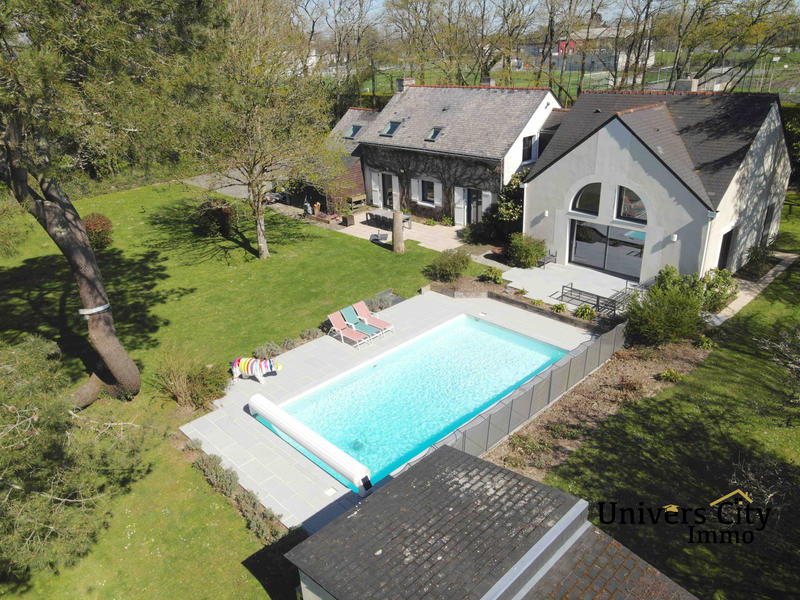 Villa - 247 m² - 10 pièces