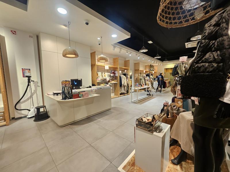 Local commercial - 308 m² - 1 pièce