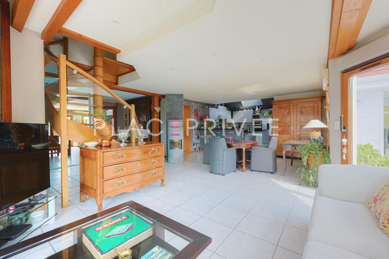 Maison - 169 m² - 6 pièces