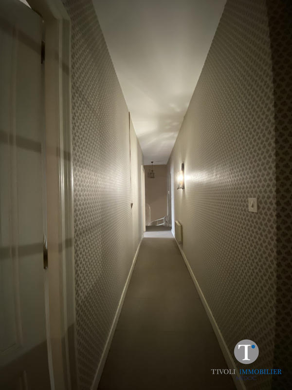 Maison - 215 m² - 7 pièces