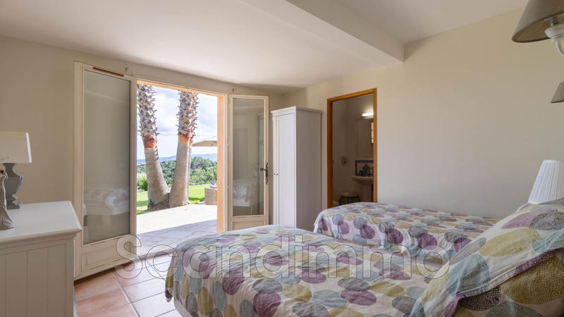 Maison - 180 m² - 5 pièces