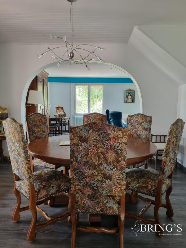 Maison - 204 m² - 8 pièces