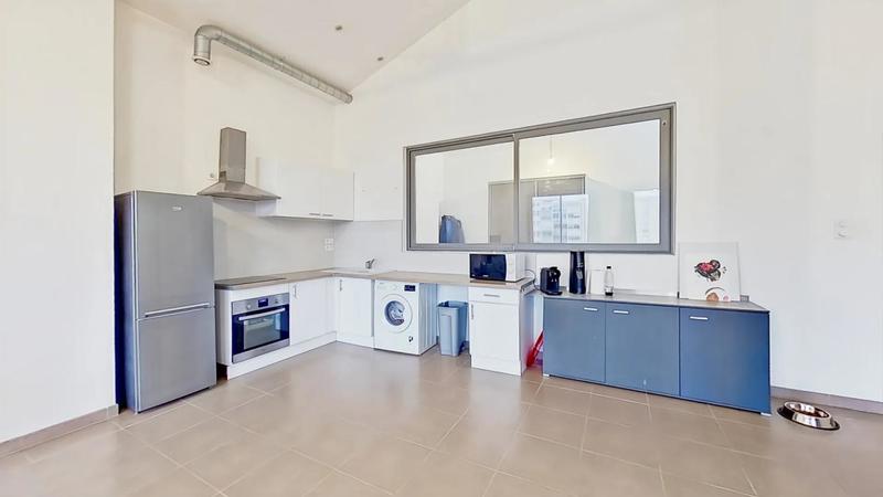 Loft - 95 m² - 3 pièces