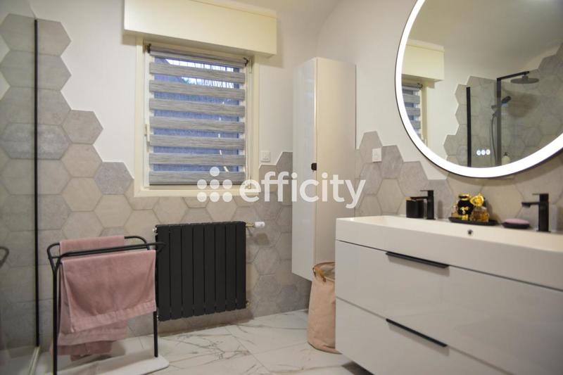 Maison - 175 m² - 7 pièces