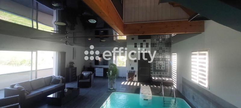 Maison - 213 m² - 9 pièces