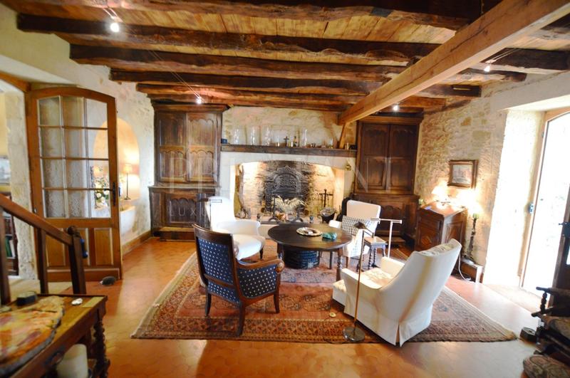 Demeure - 248 m² - 10 pièces