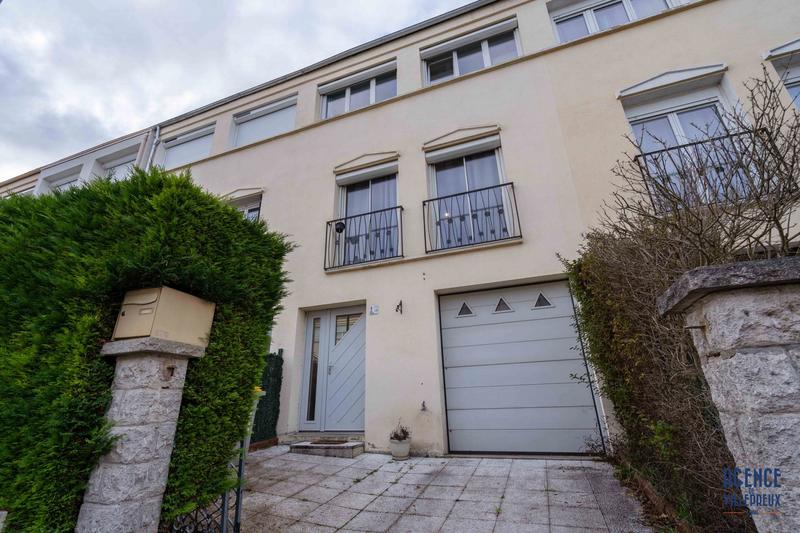 Maison - 92 m² - 5 pièces