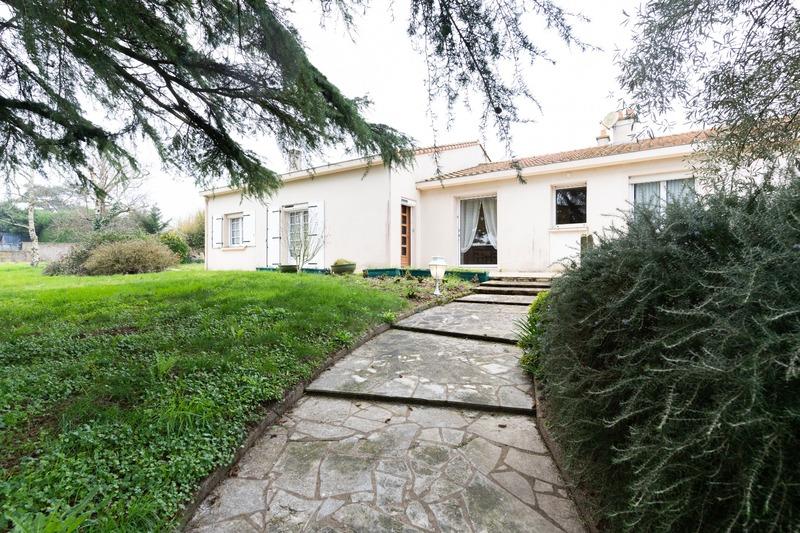 Maison - 230 m² - 10 pièces