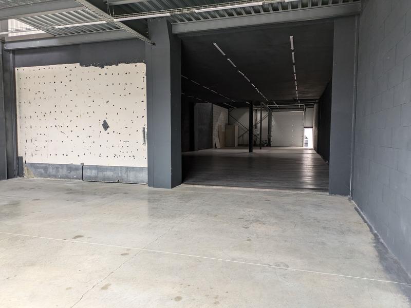 Local commercial - 549 m² - 1 pièce