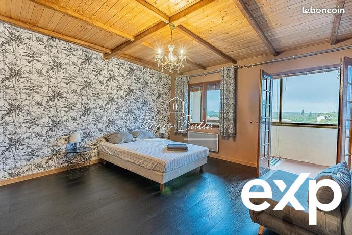 Maison - 238 m² - 9 pièces