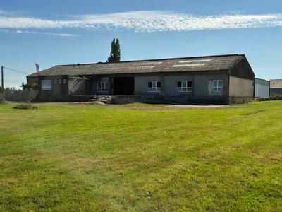 Maison - 250 m² - 6 pièces