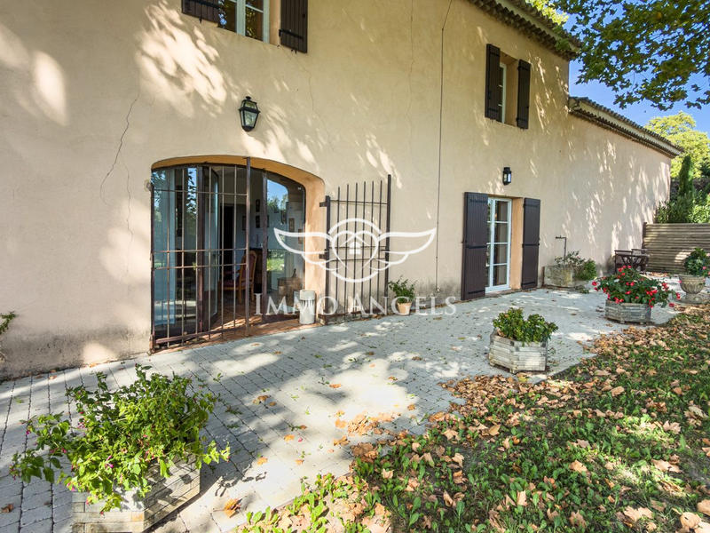 Mas - 268 m² - 9 pièces