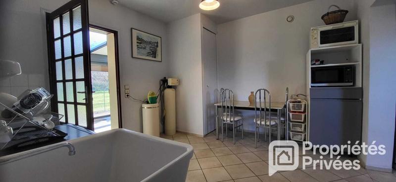 Maison - 215 m² - 9 pièces