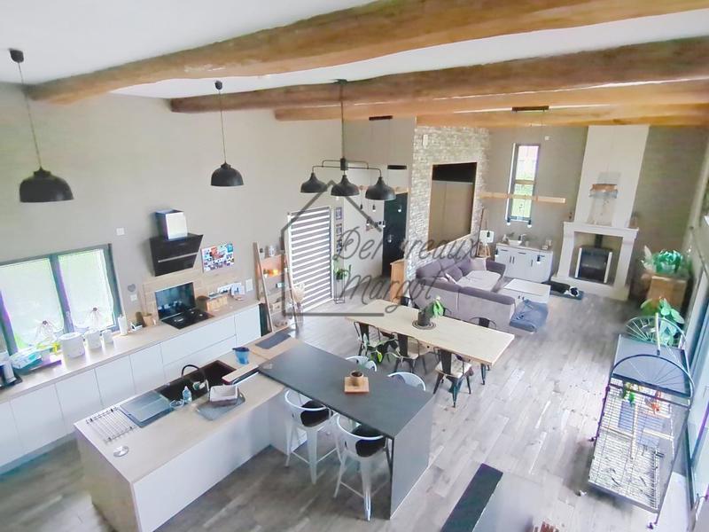 Maison - 210 m² - 8 pièces