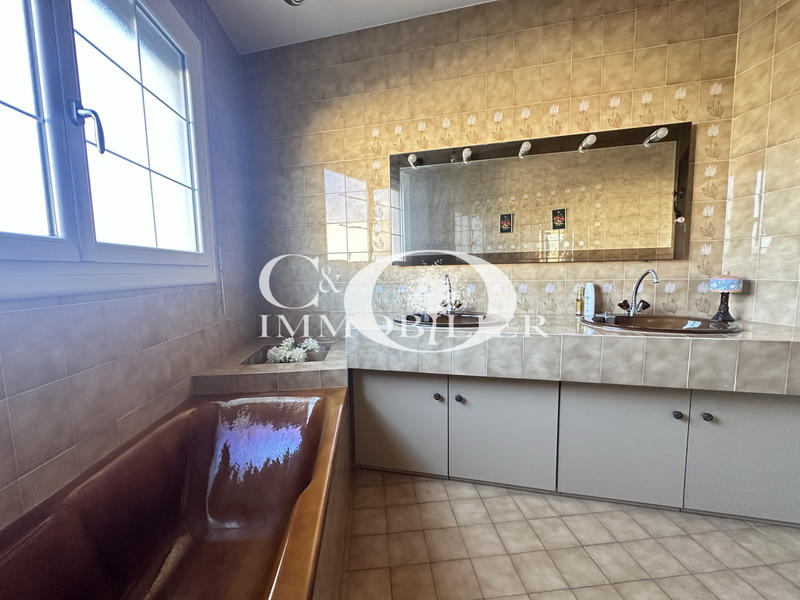 Maison - 191 m² - 7 pièces