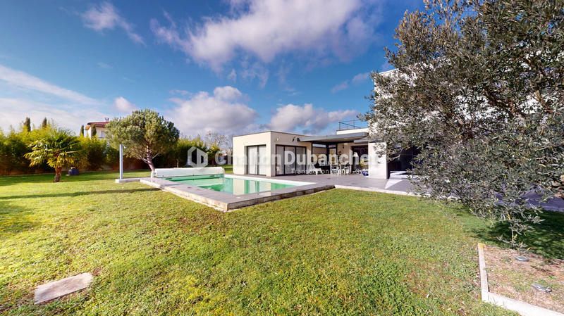 Villa - 200 m² - 8 pièces