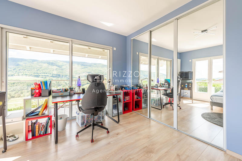 Maison - 228 m² - 8 pièces