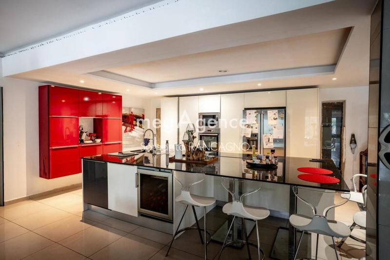 Maison - 308 m² - 10 pièces