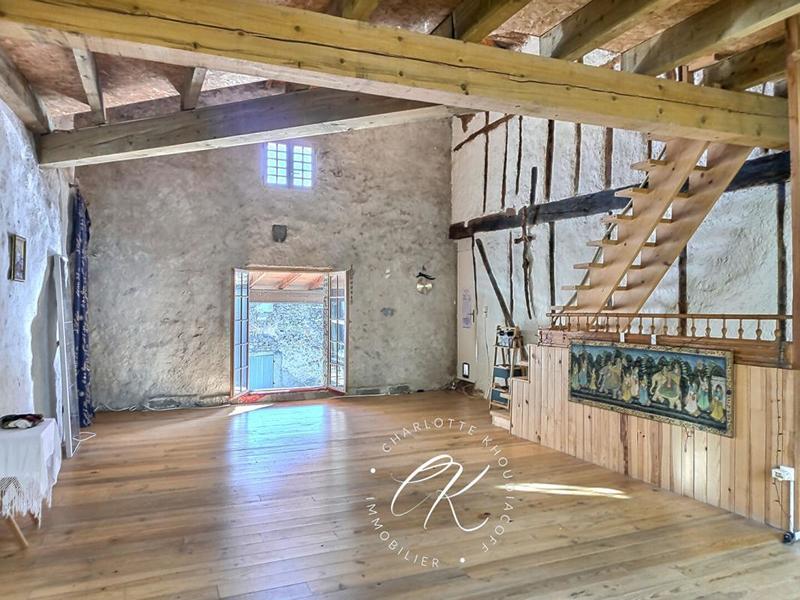 Maison - 325 m² - 9 pièces