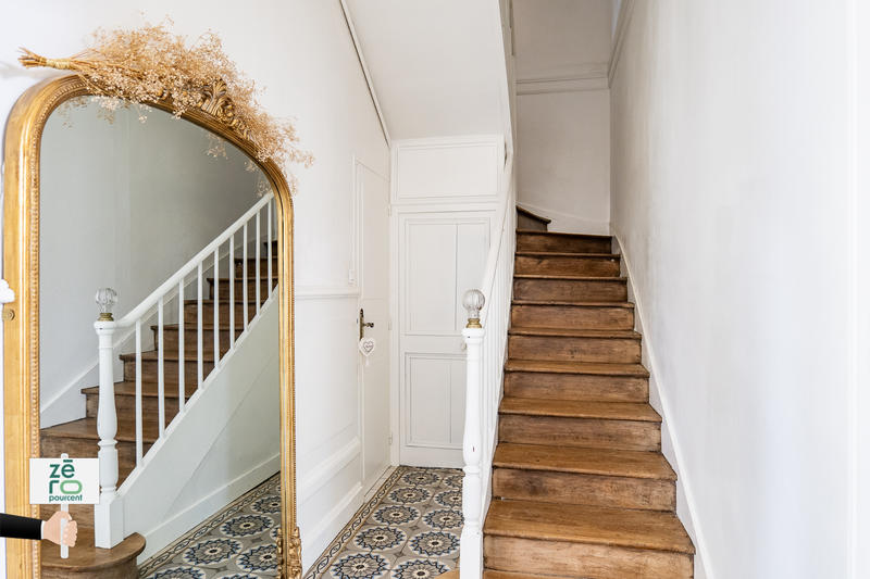 Maison - 256 m² - 8 pièces