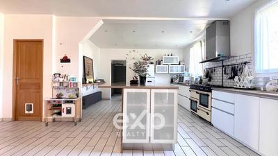 Maison - 208 m² - 7 pièces