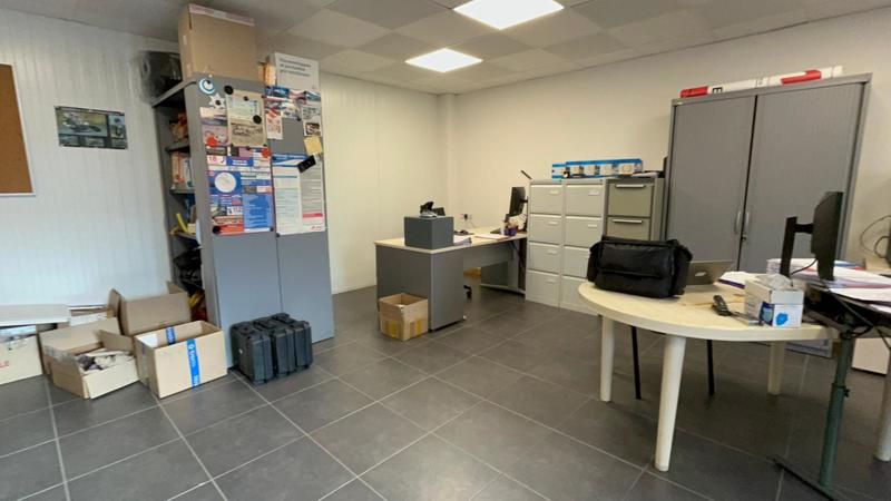 Local commercial - 1 083 m² - 8 pièces